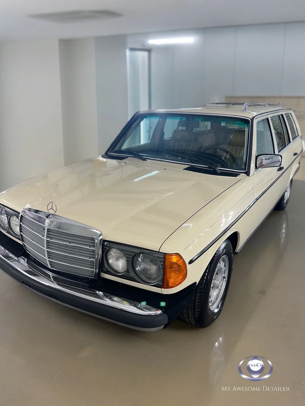 Cream Mercedes W123 wagon
